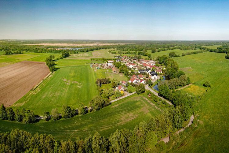Der Frosch-Radweg durch Neudorf Klösterlich © Gunther Tschuch/CC BY-SA 4.0 Der Frosch-Radweg durch Neudorf Klösterlich © Gunther Tschuch/CC BY-SA 4.0